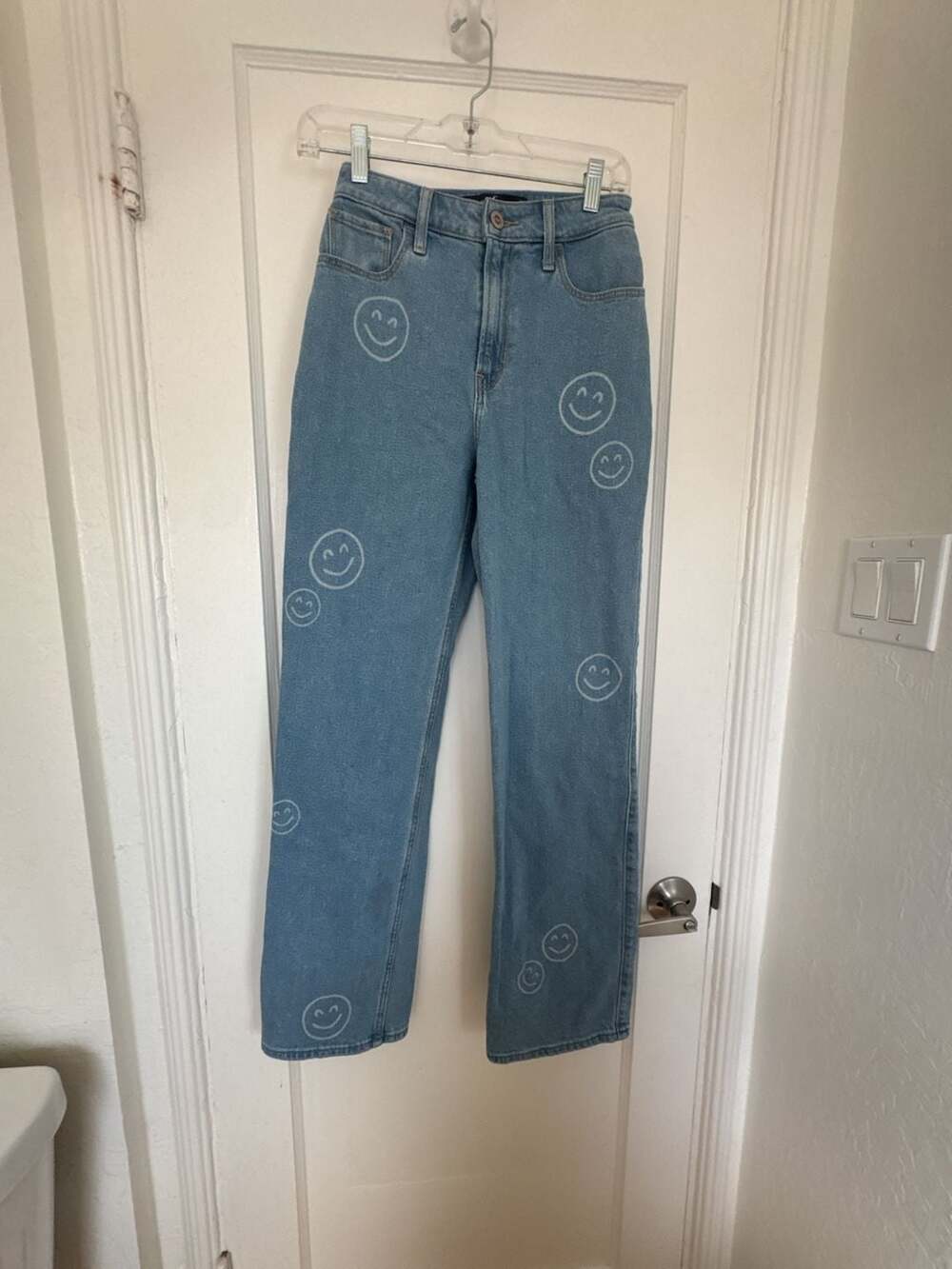 Hollister Ultra High-Rise Dad Jean Size 24R Smiley Face Graphic Light Wash y2k 9